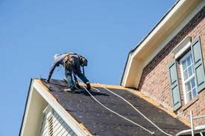Picture of roofer working 